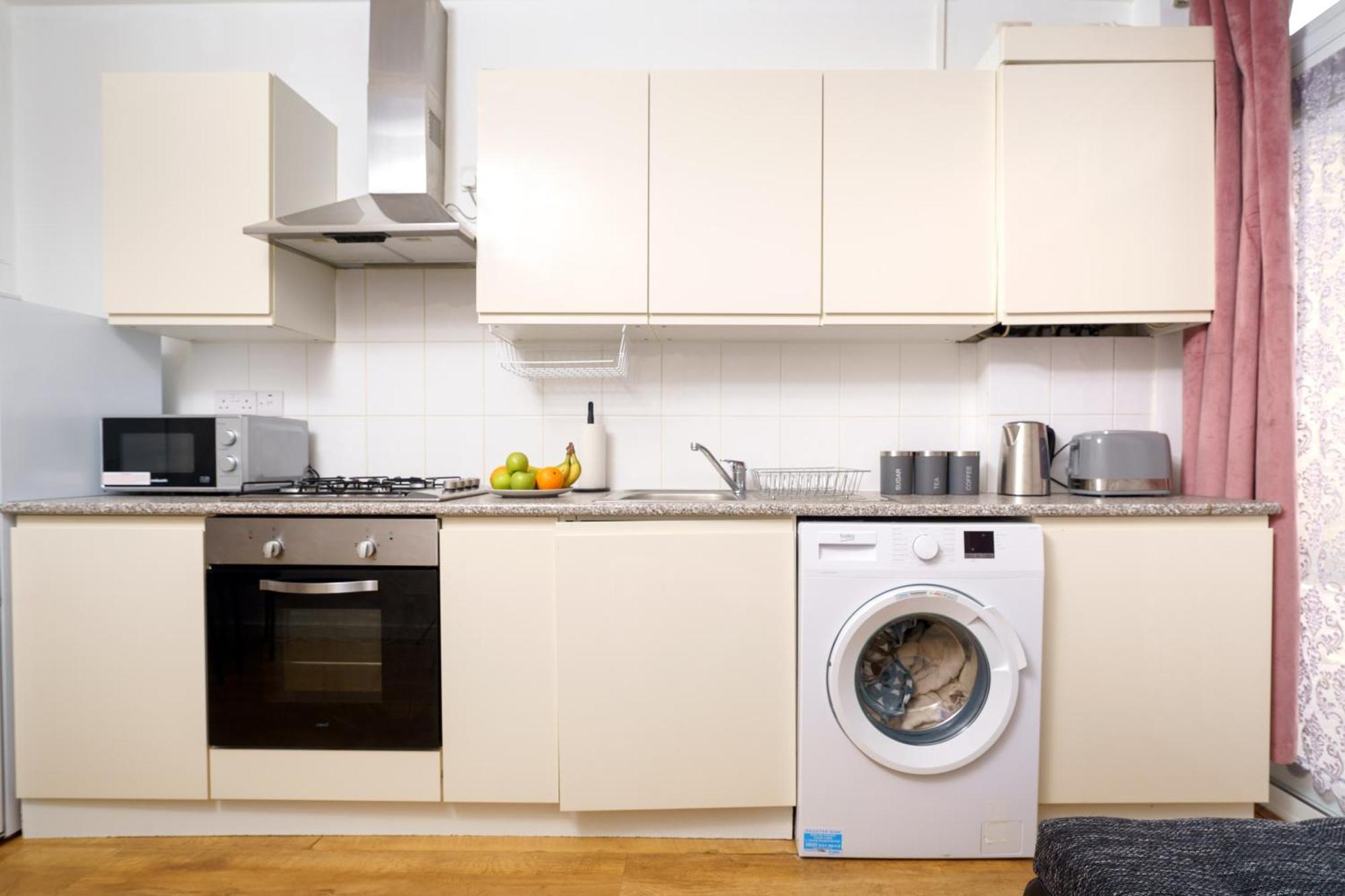 Cozy 2-Bed Garden Flat, With Free Private Parking, Wembley Apartment ลอนดอน ภายนอก รูปภาพ