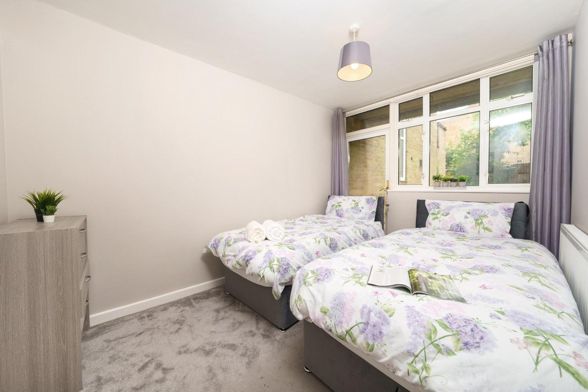 Cozy 2-Bed Garden Flat, With Free Private Parking, Wembley Apartment ลอนดอน ภายนอก รูปภาพ